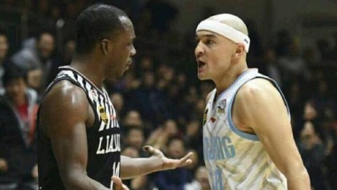 埃弗顿客场3-0大胜康塞普西翁，梅迪纳16分钟双响奠定胜局。