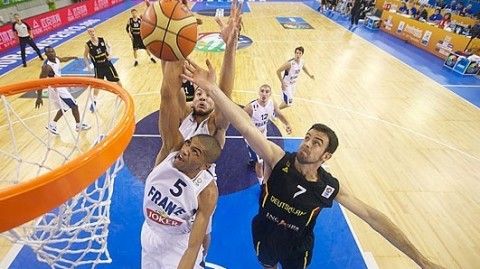 NBA 5号球衣2026：肯纳德抢七封神领衔，多名身披5号战袍球员主宰季后赛命运