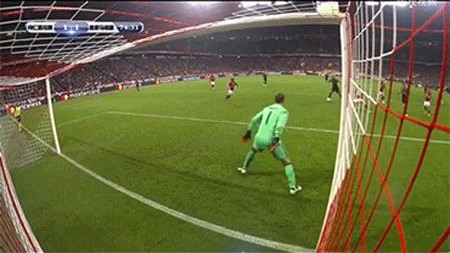 标题（28字）：居莱尔双响+越位争议 皇马半场3-2拜仁总比分4-4