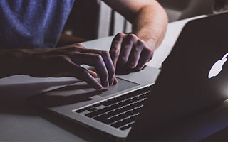 狗狗照片 45组狗狗成长对比图：温馨有爱，但又很好笑